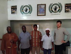 L'équipe de France Volontaire et le conseil départemental de Salémata pose pour une photo